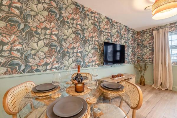 Fotografie 2: Escape in Style to Windsor with Free Parking - By Tempstay