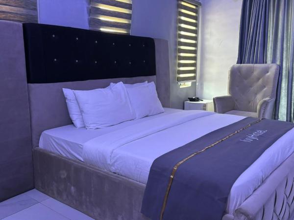 На фото показан объект Aotel Hotels & Suite - Ipaja, расположенный в городе Cardoso.