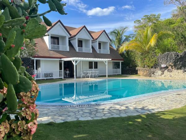 Op de foto is het object GUIMARAS Beachouse te zien, gelegen in de stad Tando.