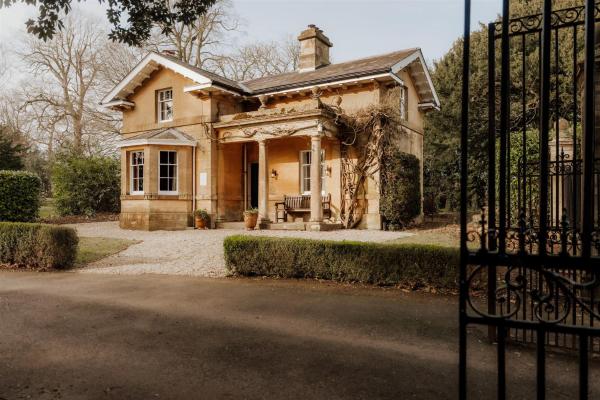 The Gate Lodge By Mint Stays - Chippenham