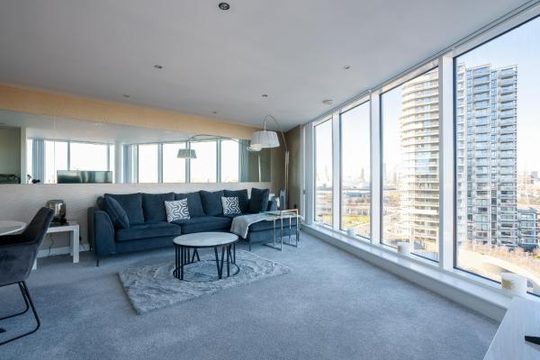32 Ross Apartment, Canary Wharf Area, London