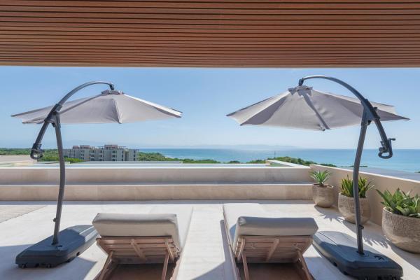 The photo shows the Rooftop Oasis In El Surf located in the city of Punta Mita.
