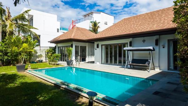 A la foto es mostra l'objecte Naiharn Beach 3 bedrooms villa situat a la ciutat de Rawai Beach.