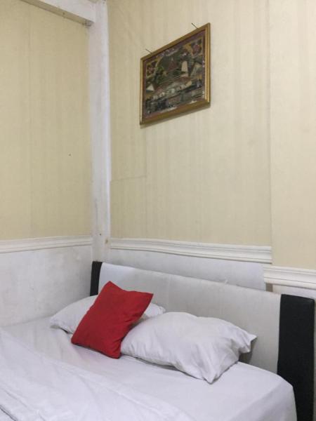 写真にはTimuran市にあるSurya Wijaya Homestayが写っています。