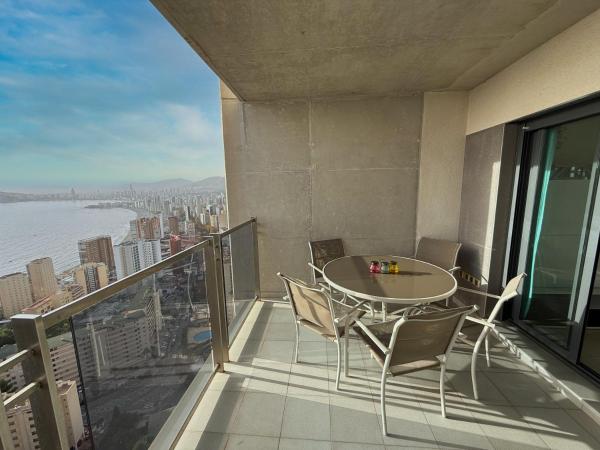A la foto es mostra l'objecte Beautiful Apartment near Beach with Panoramic Sea-view situat a la ciutat de Benidorm.