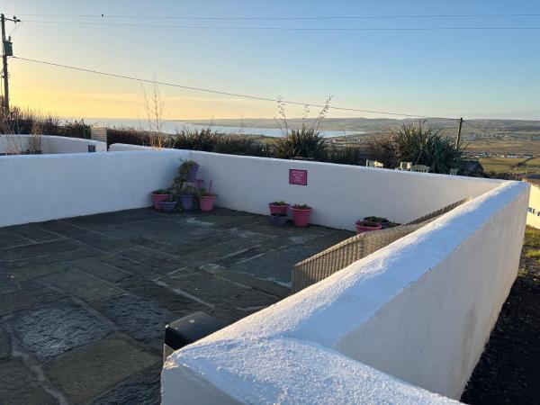 Na fotografii je vidět objekt Bay View Hideaway Lahinch nacházející se ve městě Lahinch.