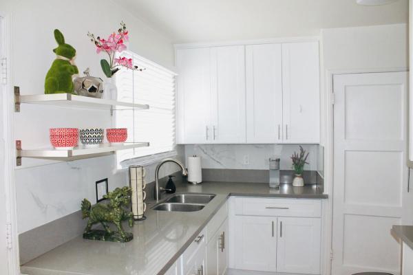 Na zdjęciu widoczny jest obiekt Los Angeles Blue Nest położony w mieście East Los Angeles.