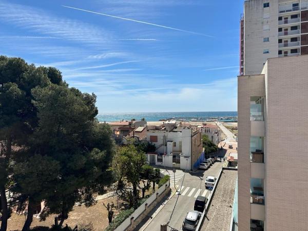 A la foto es mostra l'objecte Acogedor y bonito apartamento en el centro situat a la ciutat de Coma-ruga.