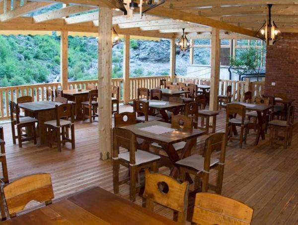 A la foto es mostra l'objecte Hotel të Cemi Restaurant situat a la ciutat de Selcë.
