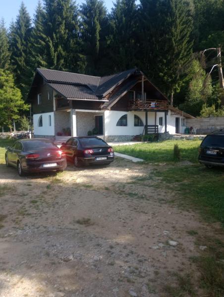 Auf dem Foto ist das Objekt Casa de sub pădure in der Stadt Izvoru Rece zu sehen.