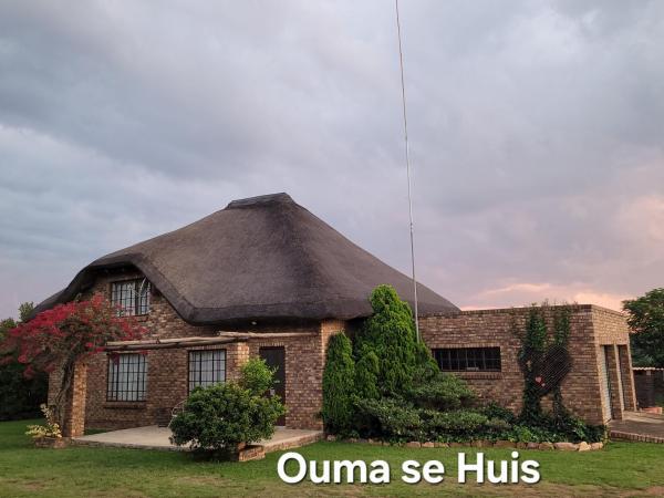 Op de foto is het object Ouma se Huis te zien, gelegen in de stad Tierpoort.