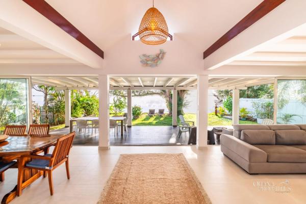 Na fotografii je vidět objekt Villa Vanaki - Beachfront Villa 4BR w AC nacházející se ve městě Moorea.