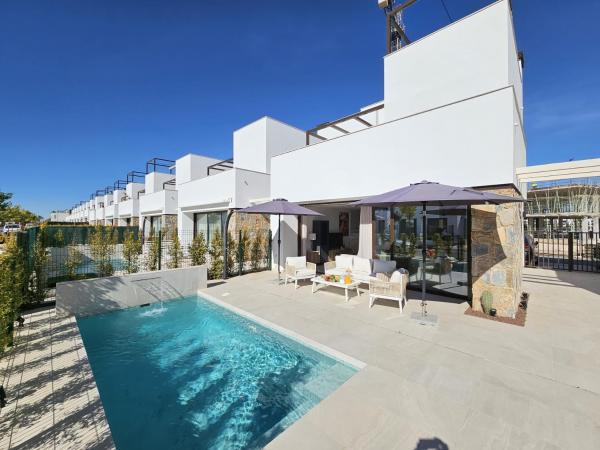 En la foto se muestra el objeto Villa Piscina Privada Santa Rosalia lake & Resort Lavanda ubicado en la ciudad de Murcia.