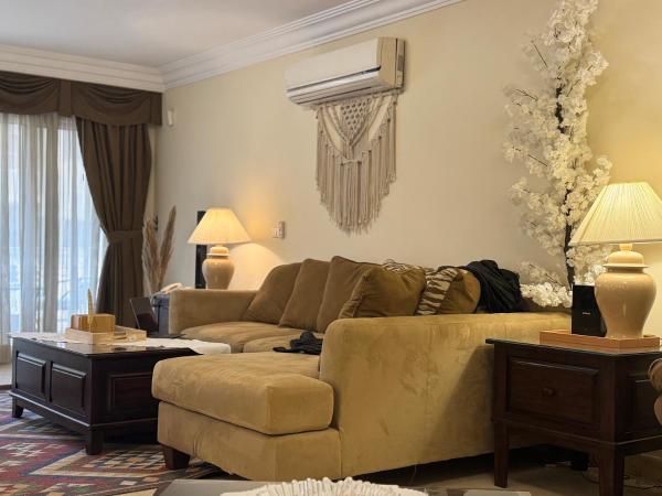 A la foto es mostra l'objecte Ashri Deluxe Spacious Apartment in Nasr city situat a la ciutat de El Caire.