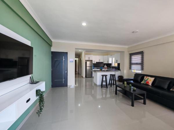 A la foto es mostra l'objecte Luxury 2 Bedroom Apartment with mountain views, near the Beach in Paraiso, Barahona situat a la ciutat de Polo.