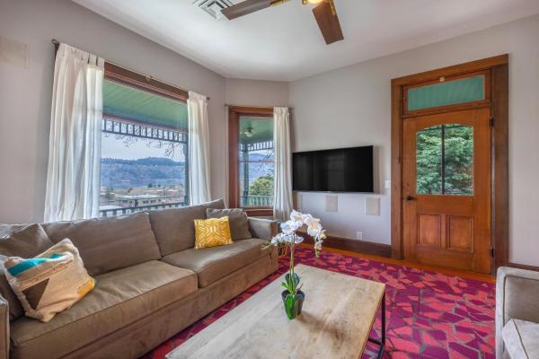 På billedet ses objektet Historic Roe Parker 30 day minimum beliggende i byen Hood River.