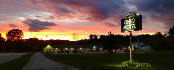 Na fotografii je vidět objekt The Ohio Motel nacházející se ve městě Peninsula.