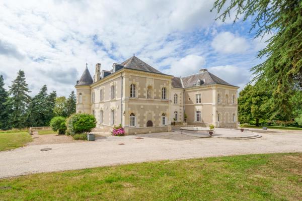Auf dem Foto ist das Objekt Superbe Château du 19eme en Touraine 15 p in der Stadt Saint-Patrice zu sehen.