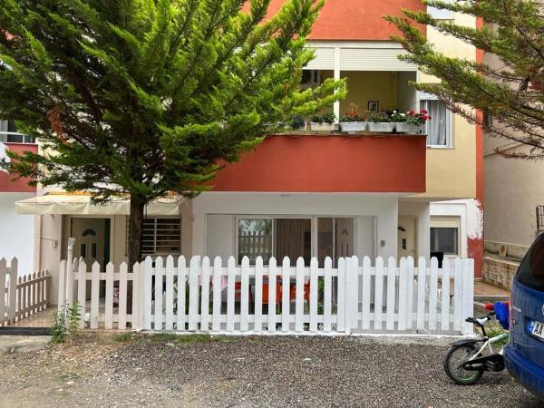 A la foto es mostra l'objecte Beach Apartment Juri situat a la ciutat de Golem.