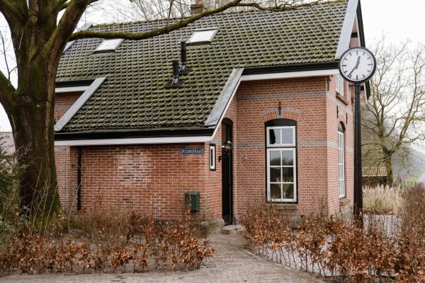 CRASH'NSTAY - Wachtpost 20