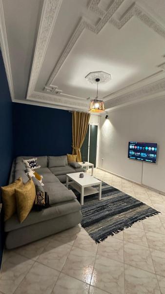 A la foto es mostra l'objecte Gray Home in the city center situat a la ciutat de Kenitra.