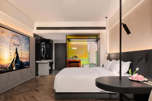 Kamer met Queensize Bed — 30 m² - CHIC SULI High-rise Designer Hotel