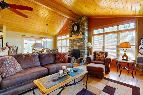 Pool & Beach Access! 'Lake Arrowhead Hideaway' - Wisconsin