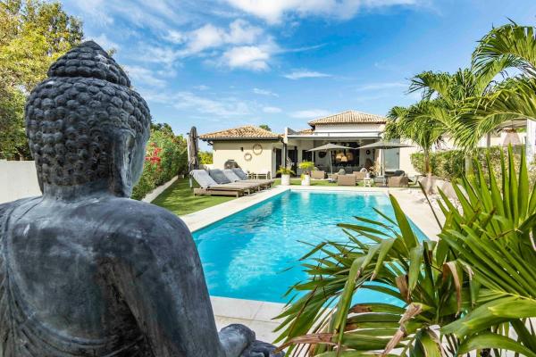 Villa Leon Spacious Tropical Villa with pool and outdoor kitchen, Jan Thiel