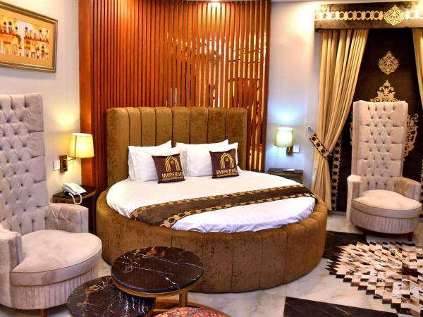 A la foto es mostra l'objecte Imperial Suites situat a la ciutat de Lahore.