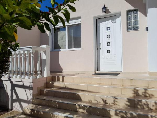 A la foto es mostra l'objecte Omorfi Poli 120 sqm Apartment situat a la ciutat de Nàuplia.
