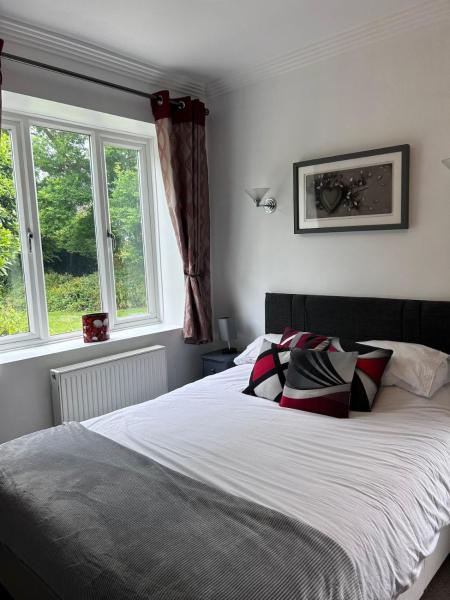 A la foto es mostra l'objecte Art Deco One Bedroom Guest Apartment situat a la ciutat de Yapton.