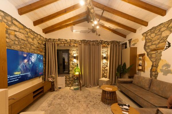 Na fotografii je vidět objekt Winehouse Mouzaki-Ροδίτης nacházející se ve městě Mavrommátion.