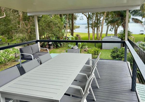 En la foto se muestra el objeto Large Lake House on Lake Macquarie ubicado en la ciudad de Lake Munmorah.