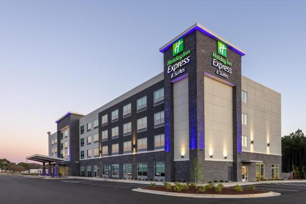 Na fotografii je vidět objekt Holiday Inn Express & Suites Benson by IHG nacházející se ve městě Benson.