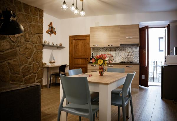A la foto es mostra l'objecte Cortilia Holiday House situat a la ciutat de Cefalù.
