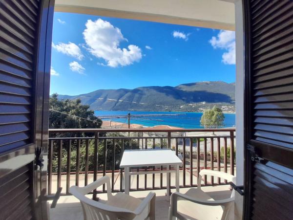 Na fotografii je vidět objekt Pension Holidays nacházející se ve městě Vasiliki.
