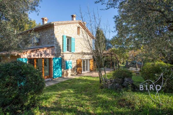 På billedet ses objektet Charming Provencal family home beliggende i byen Clans.