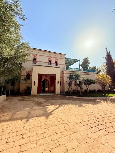 Na fotografii je vidět objekt VILLA 34 - 4 Masters, Moroccan Charm & Modern Comfort with Private Pool nacházející se ve městě Marakéš.