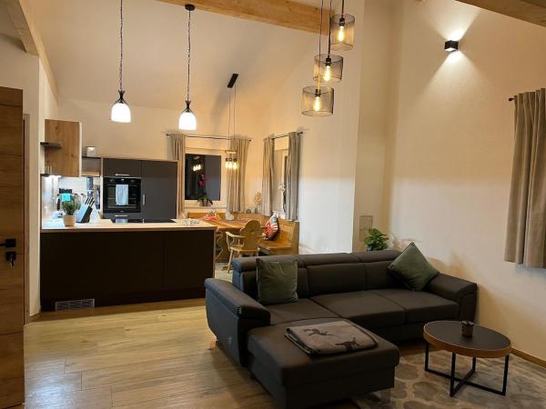 Nella foto è visibile l'oggetto Neue moderne Ferienwohnung mit Infrarot Sauna situato nella città di Moos.