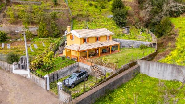 På billedet ses objektet Recanto do Pomar - Three bedroom villa beliggende i byen Ponta do Sol.
