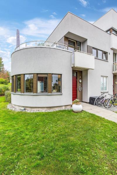 写真にはHøvik市にあるModern house with high standard - Close to city & the beachが写っています。