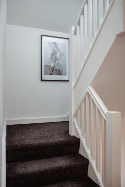 Foto 8: Spacious & Modern 8-Bed Home - Sleeps 13 - Parking