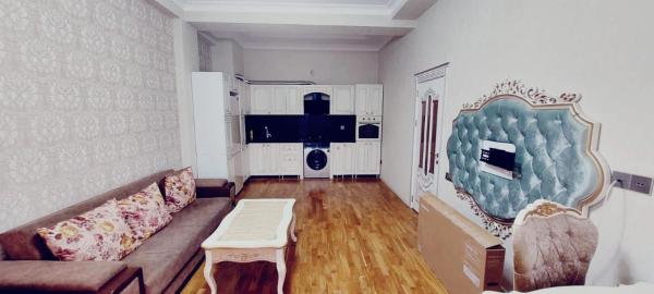 A la foto es mostra l'objecte Crystal House situat a la ciutat de Sumqayit.