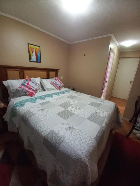 Nella foto è visibile l'oggetto Dormitorio Matrimonial Fundo el Carmen situato nella città di Temuco.