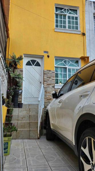 Na fotografii je vidět objekt Casa azul nacházející se ve městě Tecomán.