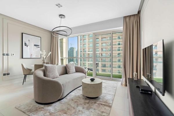 Na fotografii je vidět objekt Silkhaus chic 1BDR in west avenue with Pool & gym access nacházející se ve městě Dubaj.