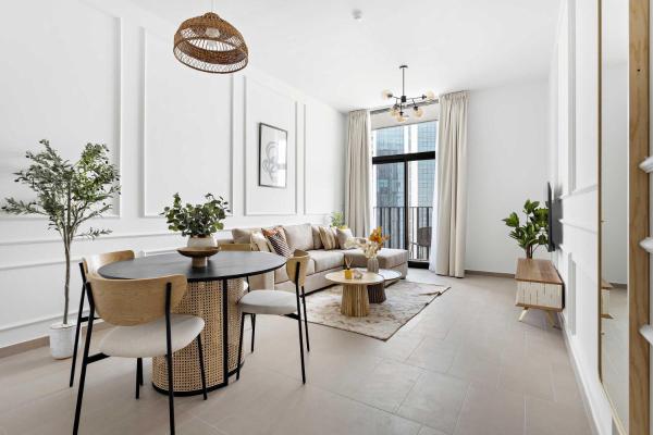 Na fotografii je vidět objekt Silkhaus modern 1BDR in Belgravia Heights with pool & gym nacházející se ve městě Dubaj.