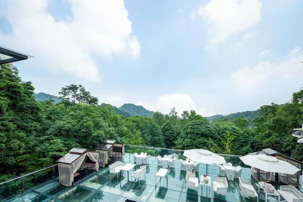 Bilde 6: 都江堰青城山暮山映雪溶洞汤池酒店