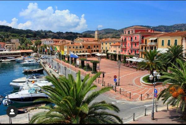 The photo shows the casa Caly located in the city of Porto Azzurro.