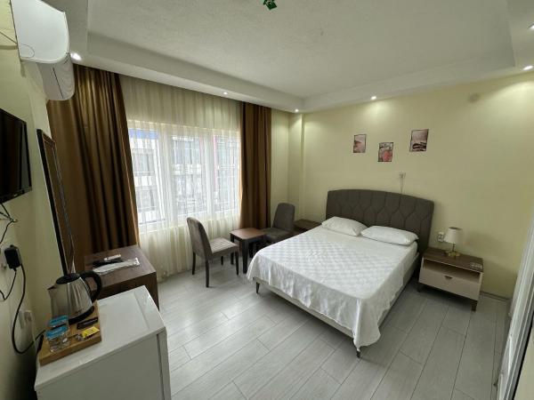 The photo shows the NAVAL HOTEL YALOVA located in the city of Kâzımiye.